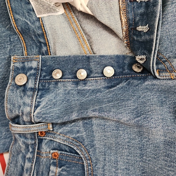 Levi's - Picture 4 of 12